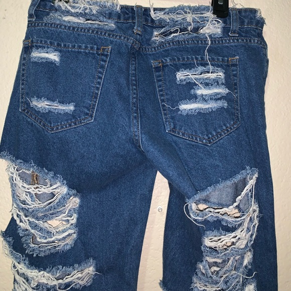 Fashion nova Ripped jeans - Picture 3 of 4